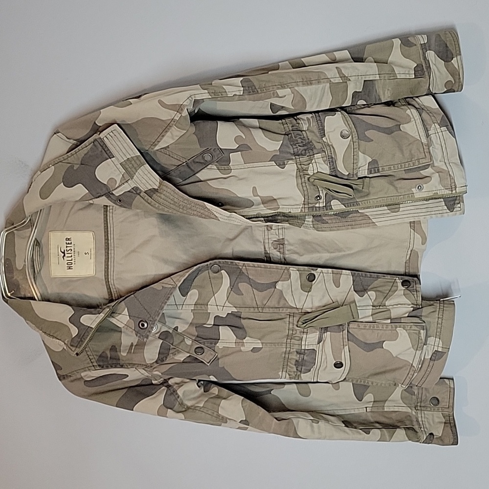Hollister Women's Camouflage Utility Jacket in Tan and Green